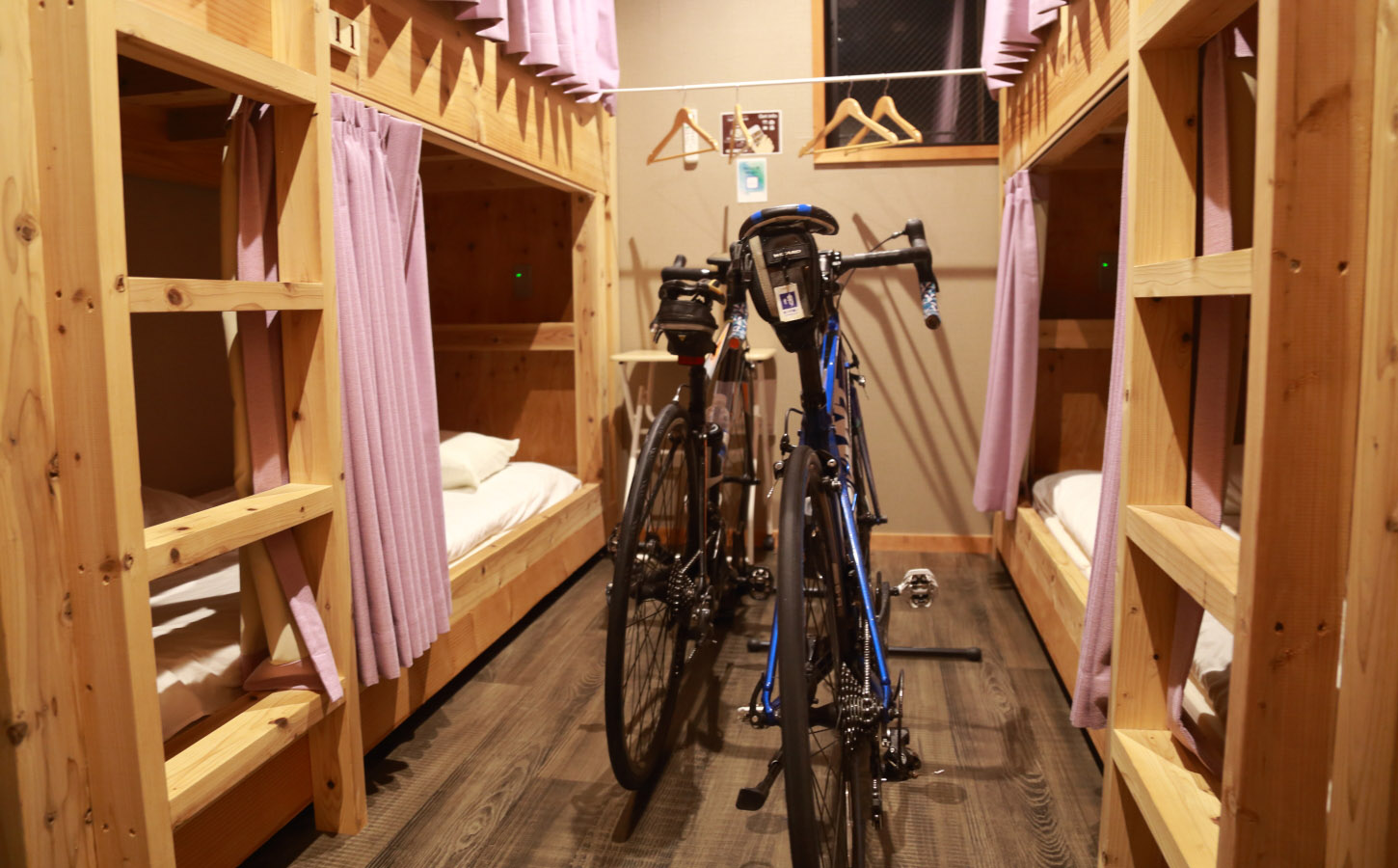 ロードバイクを室内保管できる宿 ｜ HOSTEL Co-EDO SAWARA