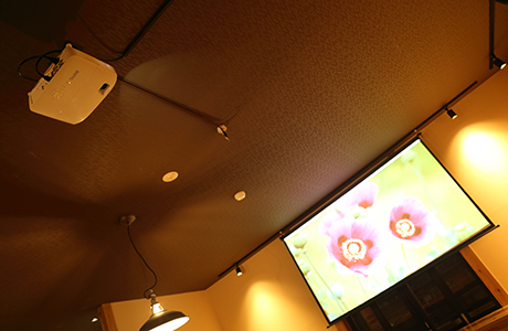 プロジェクタースクリーン